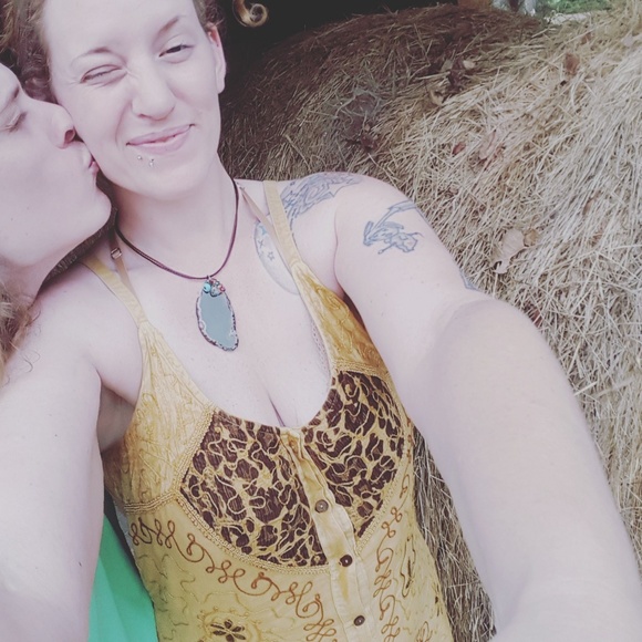 Meet your Posher, Jess - Picture 3 of 4